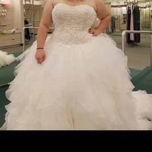 Oleg Cassini Wedding Dress